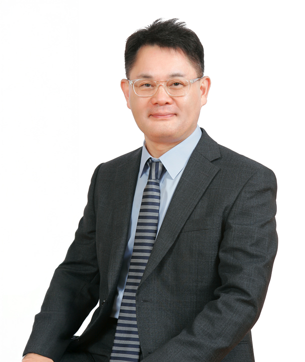 <em>학력/자격</em>